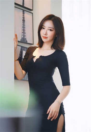 好看女士运动裤凹造型图