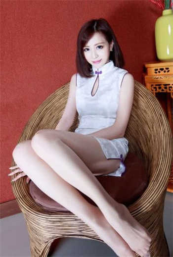 那天晚上他分开了我的腿