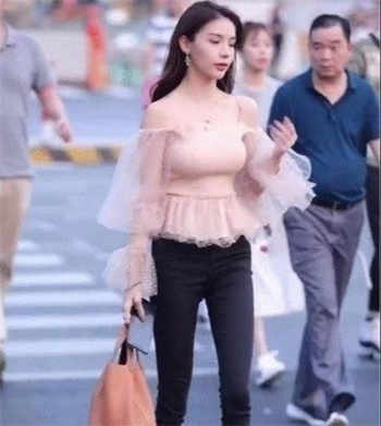 咬红唇二十四桥池鸢