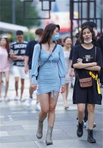 抖音上有个女的笑得很