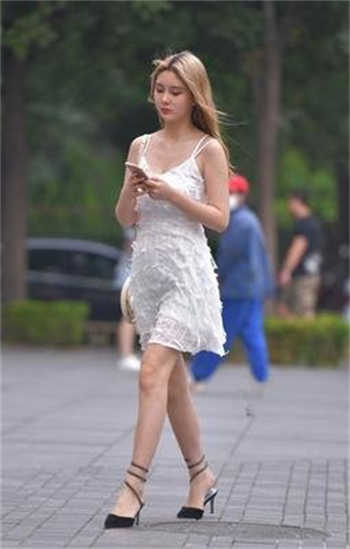 李小璐忘拉窗高清图