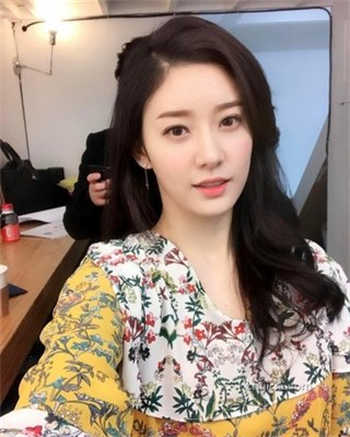 形容与众不同的成语