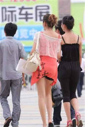吴梦梦游泳课