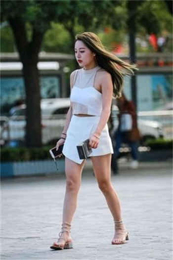 女老师和同学差差