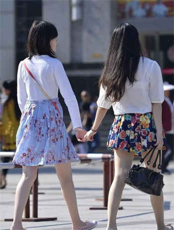 东方明珠售楼女阳台