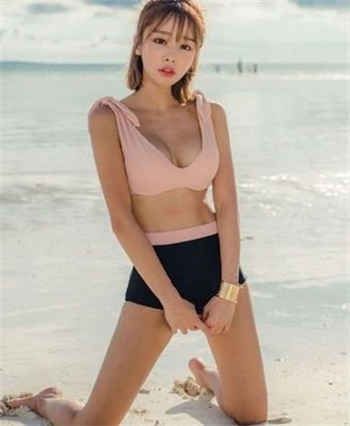 乡下的蹲坑厕所