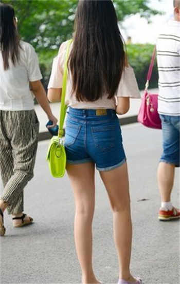 女主嫁给兄弟三个人