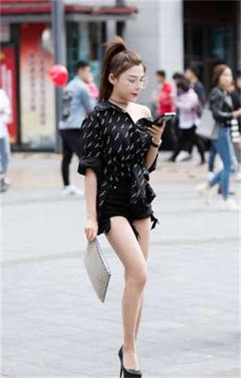 妻子当着我的面被征服