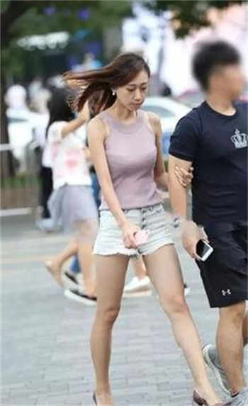 游泳男教练水下运动视频