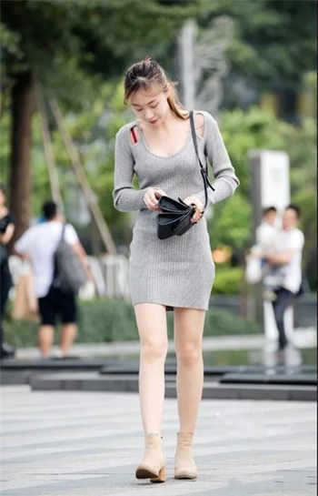 阿坤在努力 合租女