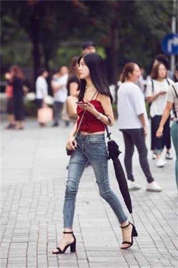 他有力的往里挺送
